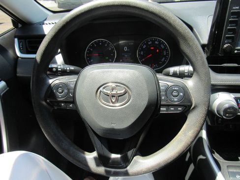 Used 2021 Toyota RAV4 XLE FWD image 10
