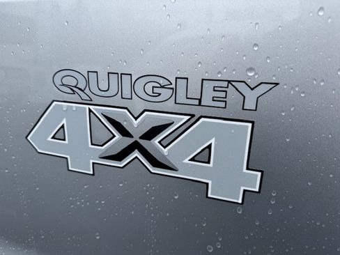 Used 2017 Chevrolet Express 2500 image 2