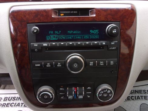 Used 2011 Chevrolet Impala LT w/ 1LT FWD image 10