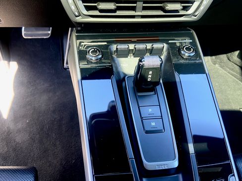 Used 2022 Porsche 911 Carrera 4 image 24