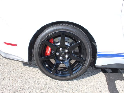 Used 2016 Ford Mustang Shelby GT350 image 4