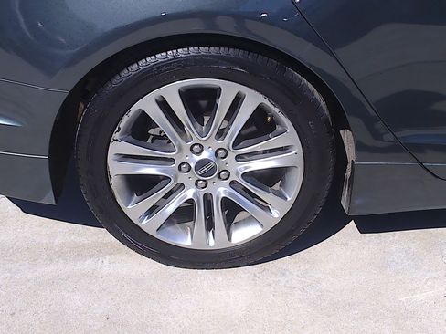 Used 2015 Lincoln MKZ image 40