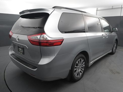 Used 2020 Toyota Sienna image 5