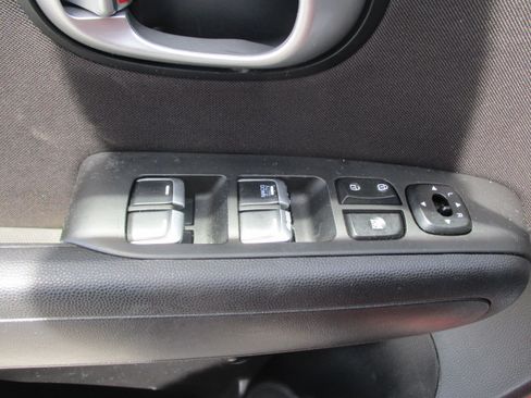 Used 2019 Kia Soul S FWD image 20
