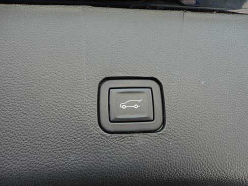 Used 2023 Chevrolet Traverse 3LT image 21