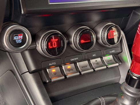 Used 2022 Toyota GR86 Premium image 12