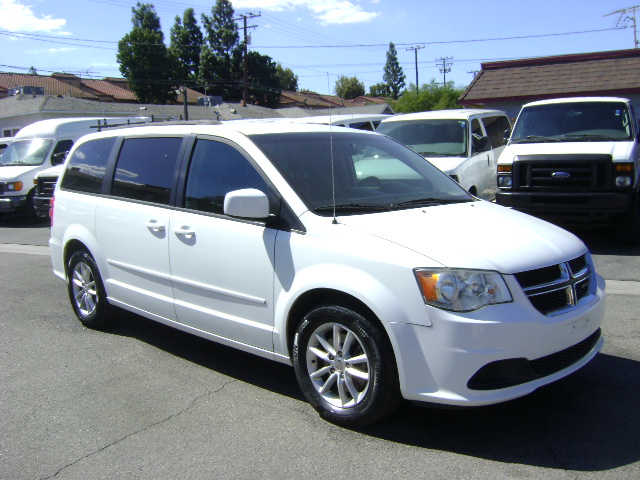 Used 2015 Dodge Grand Caravan SXT FWD image 3