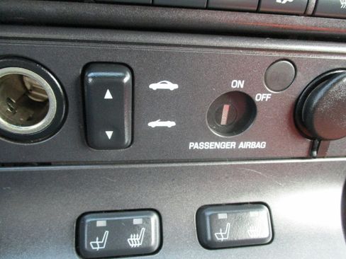 Used 2004 Ford Thunderbird LX image 40