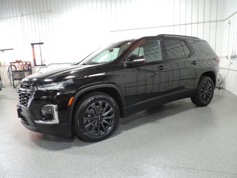 Used 2023 Chevrolet Traverse RS image 3