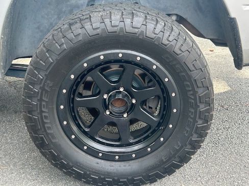 Used 2014 RAM 1500 4x4 Crew Cab ST image 29