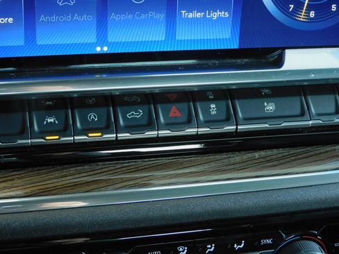 Used 2025 Chevrolet Silverado 1500 LT image 3