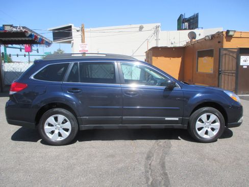 Used 2012 Subaru Outback 2.5i Premium AWD/4WD image 2