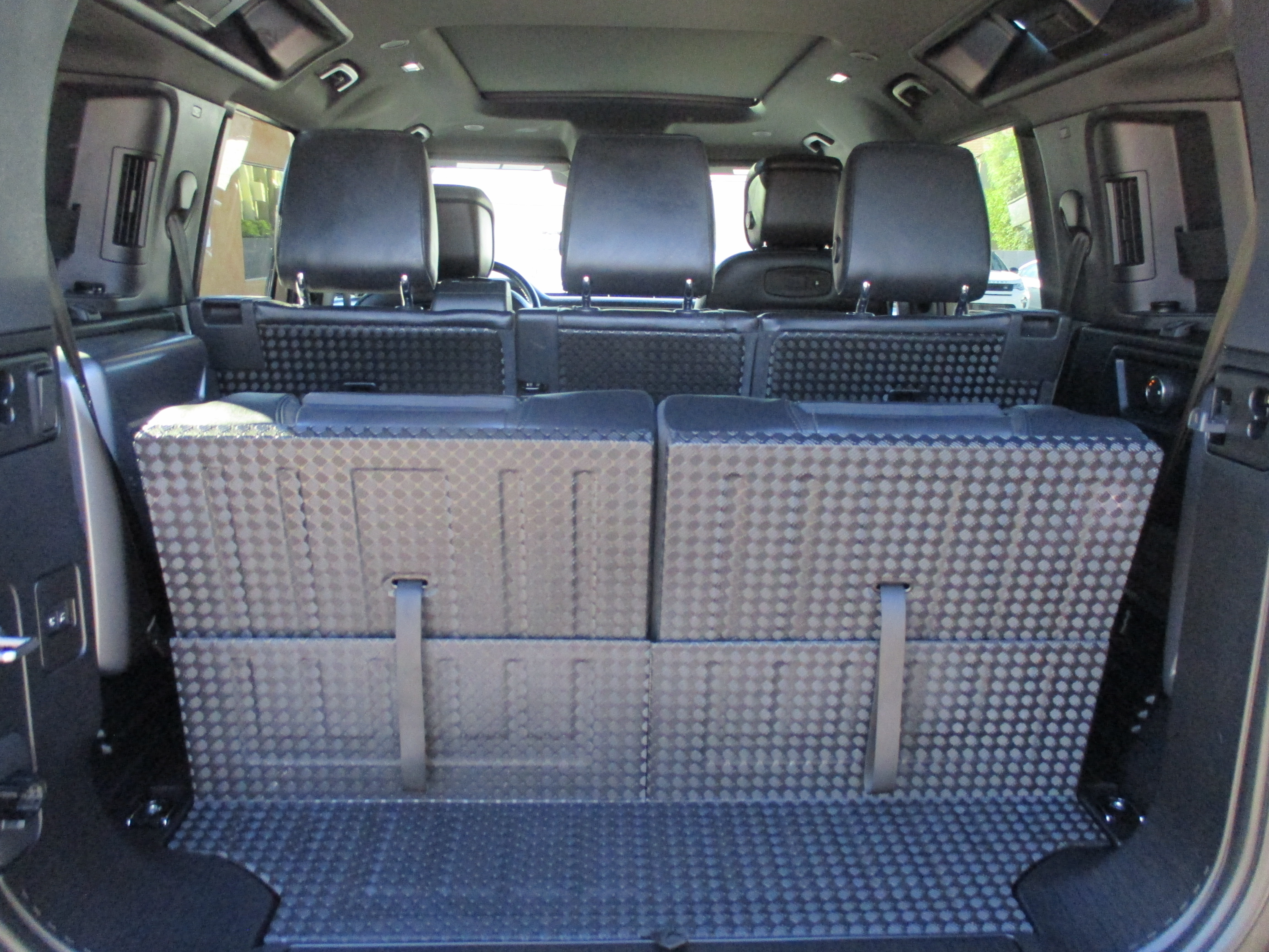 Used 2021 Land Rover Defender 110 X-Dynamic HSE AWD/4WD image 16