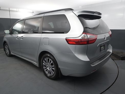 Used 2020 Toyota Sienna image 3