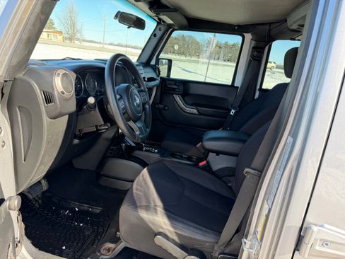Used 2015 Jeep Wrangler Unlimited Sport image 7
