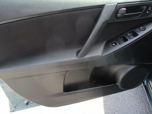 Used 2011 MAZDA MAZDA3 i Sport Sedan FWD image 12