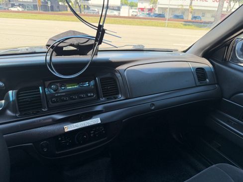 Used 2011 Ford Crown Victoria Police Interceptor RWD image 16