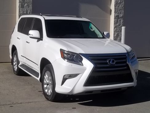 Used 2017 Lexus GX 460 Premium image 3
