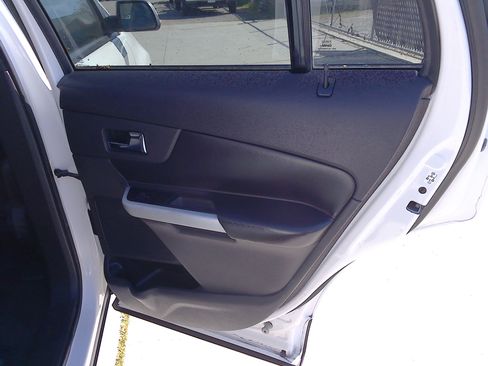 Used 2013 Ford Edge SEL image 12