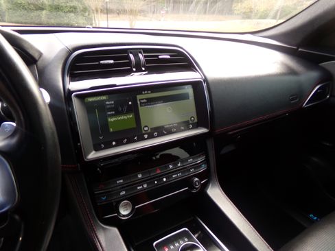 Used 2019 Jaguar F-PACE S image 11