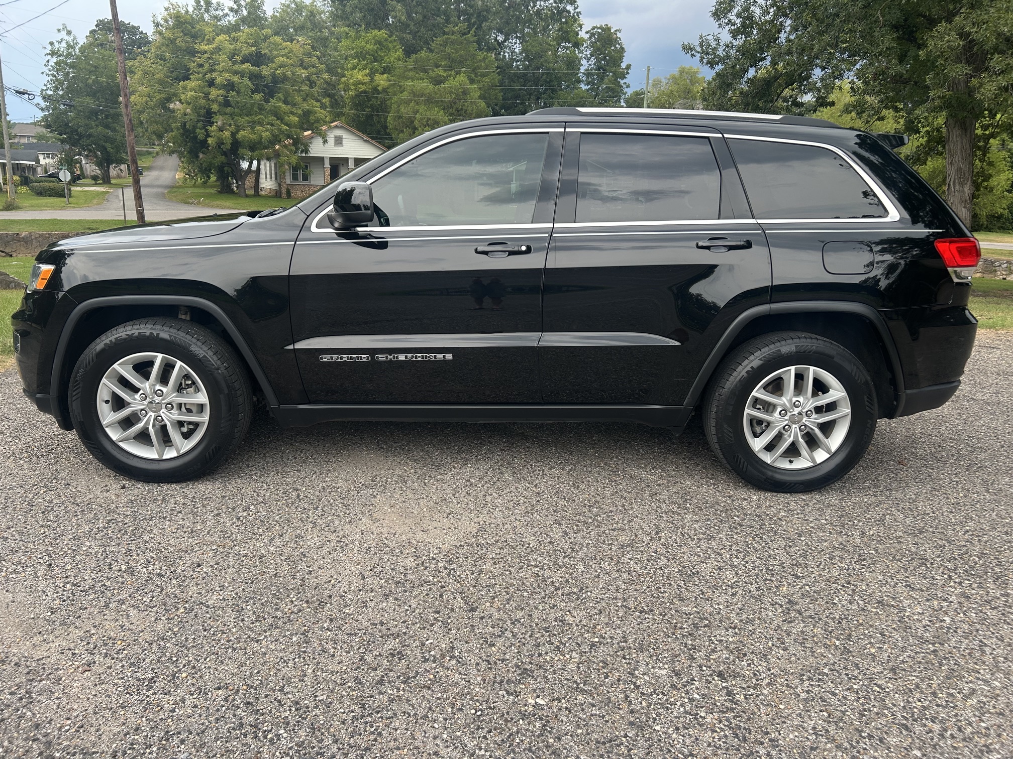 Used 2018 Jeep Grand Cherokee 2WD Laredo image 1