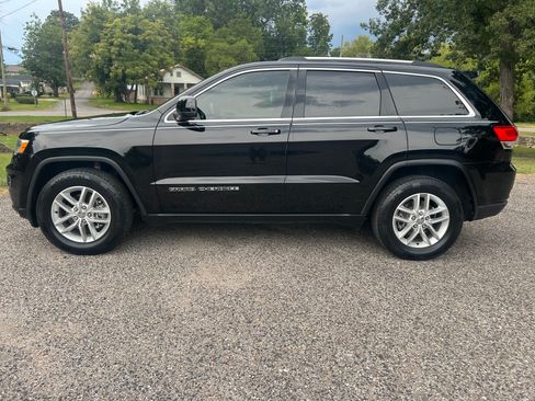 Used 2018 Jeep Grand Cherokee 2WD Laredo image 1