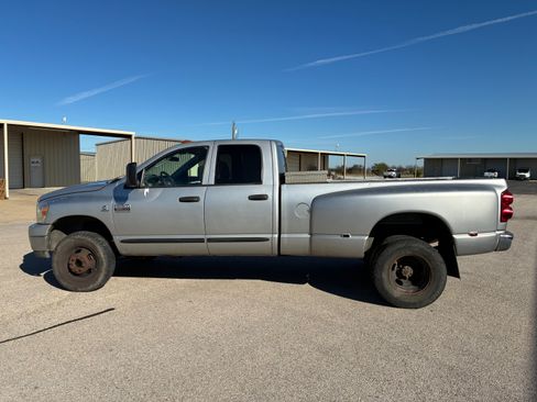 Used 2007 Dodge Ram 3500 Truck SLT image 4