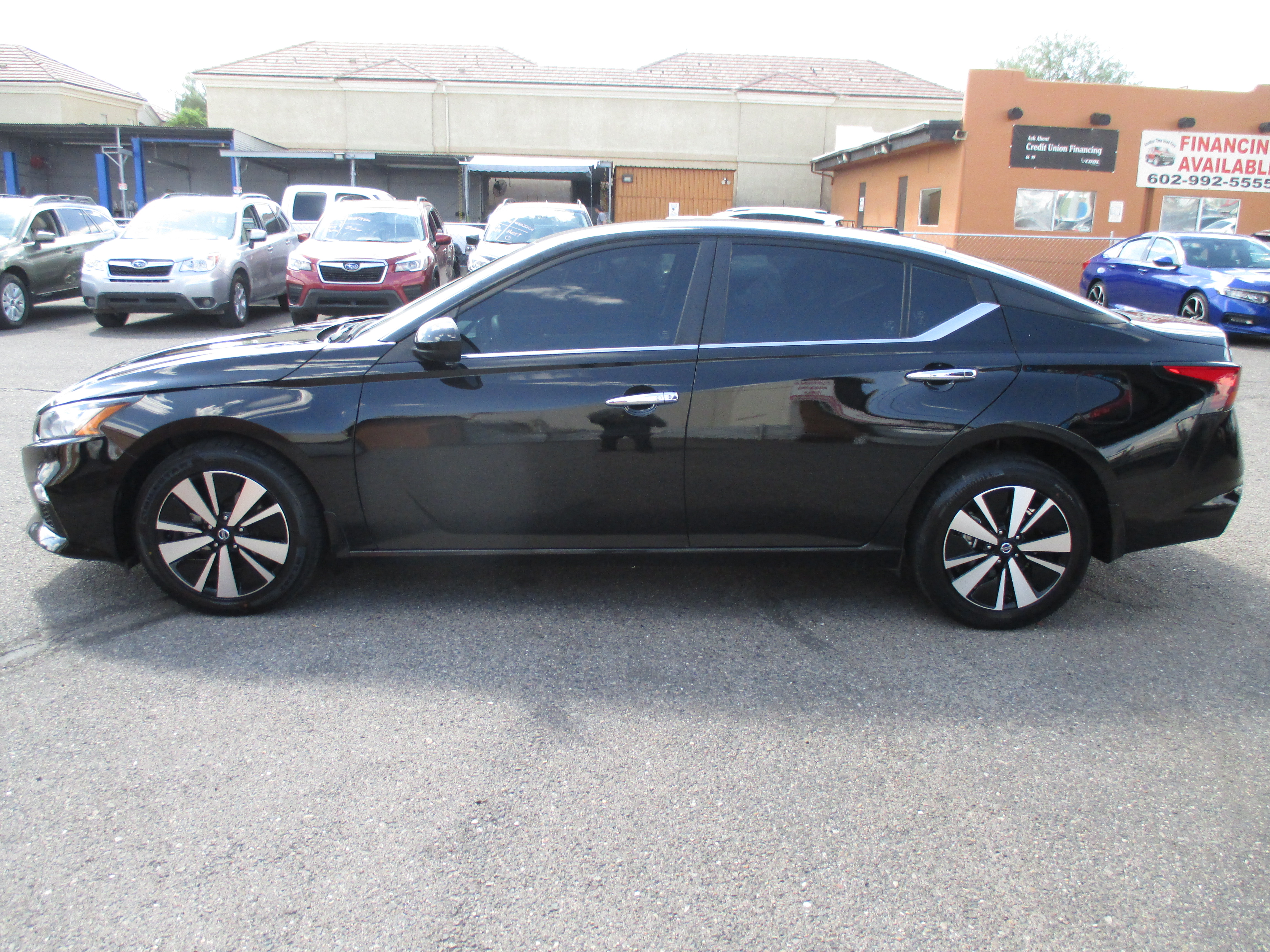 Used 2022 Nissan Altima 2.5 SV AWD image 2