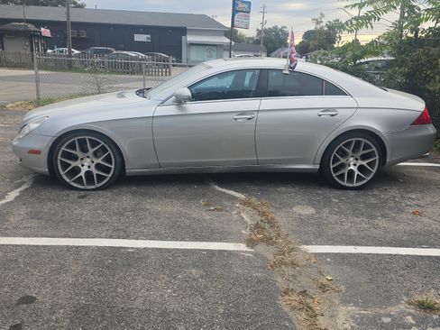 Used 2008 Mercedes-Benz CLS 550 image 22