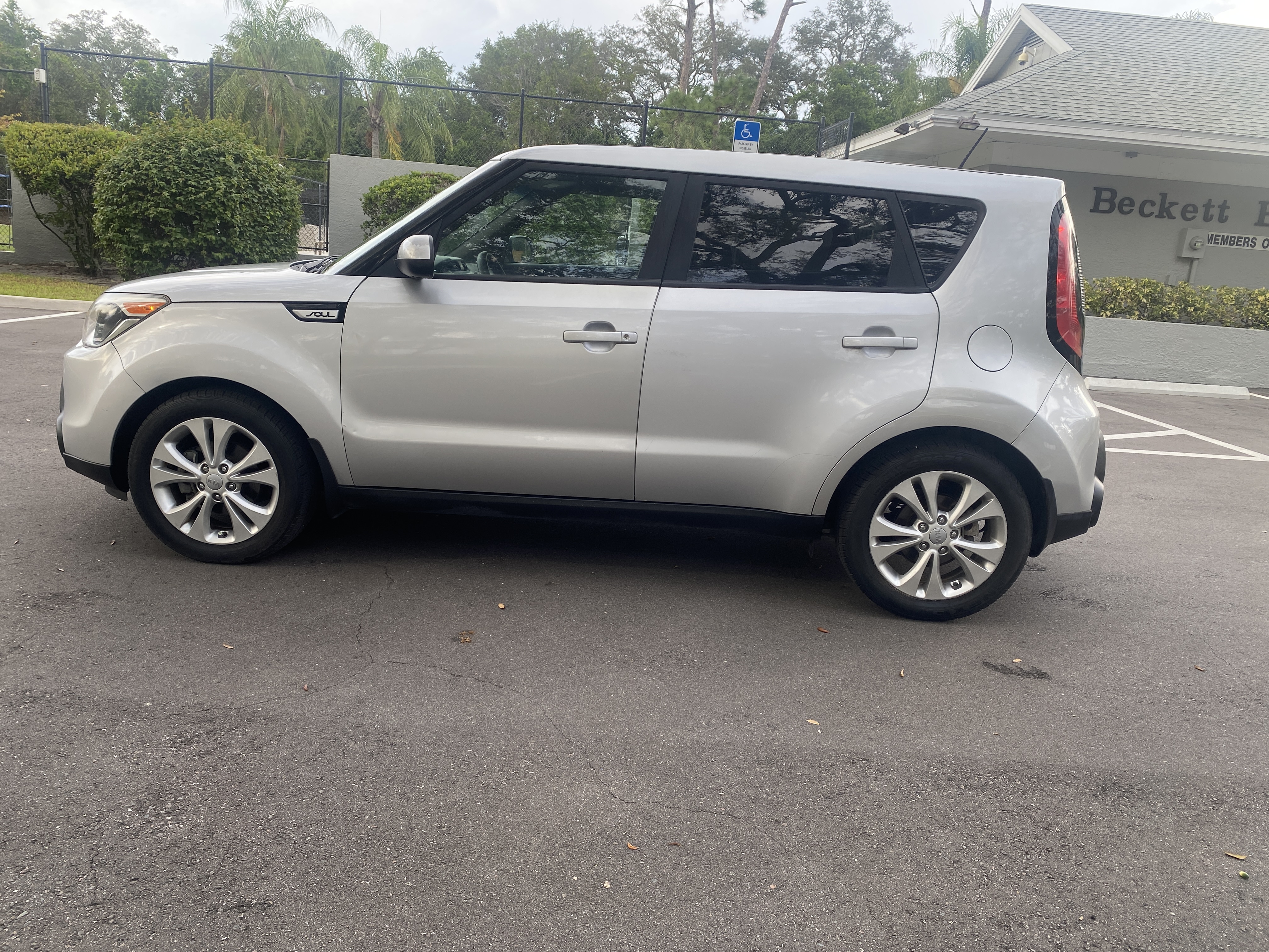 Used 2015 Kia Soul + FWD image 4