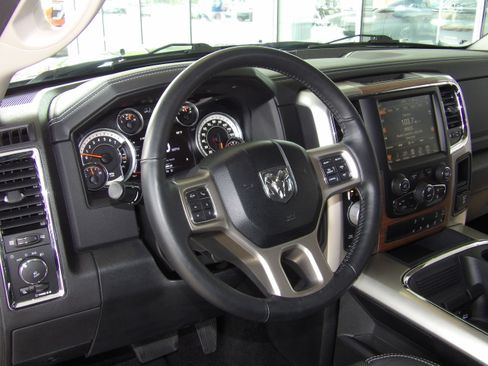 Used 2017 RAM 1500 Laramie image 23