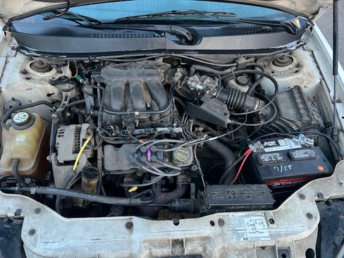 Used 2005 Ford Taurus SE image 9