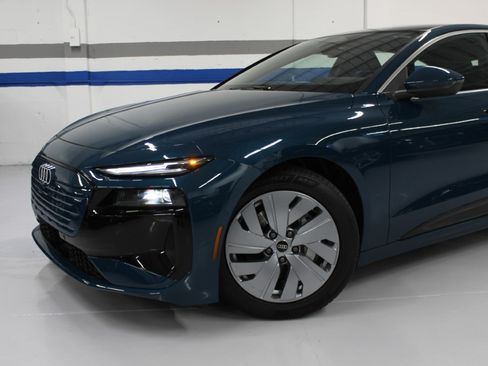 Used 2025 Audi A6 e-tron Premium image 4