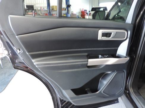 Used 2023 Ford Explorer 4WD XLT image 29