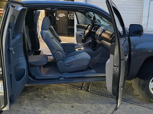 Used 2010 Toyota Tacoma SR5 image 28