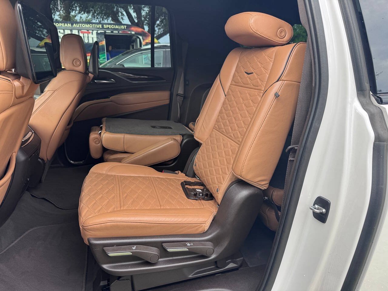Used 2021 Cadillac Escalade ESV Sport RWD image 7
