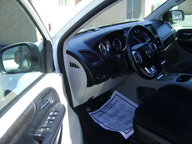 Used 2015 Dodge Grand Caravan SXT FWD image 13