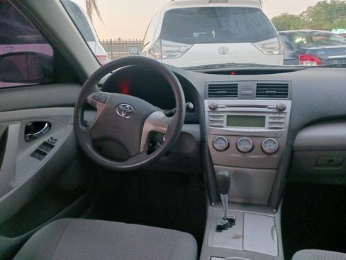 Used 2011 Toyota Camry LE image 6