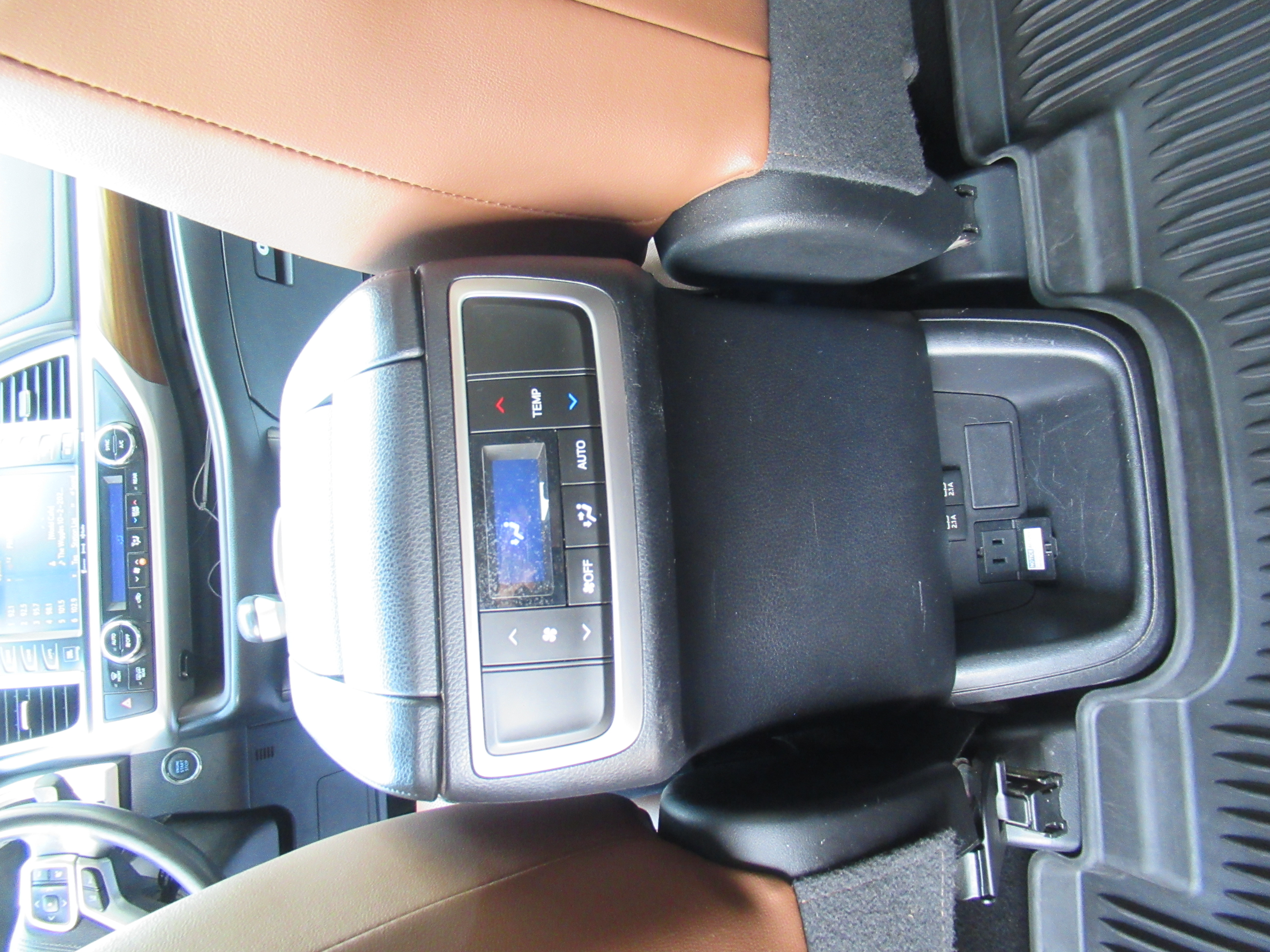Used 2017 Toyota Highlander AWD V6 image 25