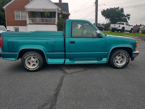 Used 1994 Chevrolet Silverado 1500 2WD Regular Cab image 2