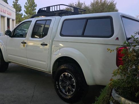 Used 2016 Nissan Frontier 4X4 Crew Cab SV w/ Sport Pkg image 11