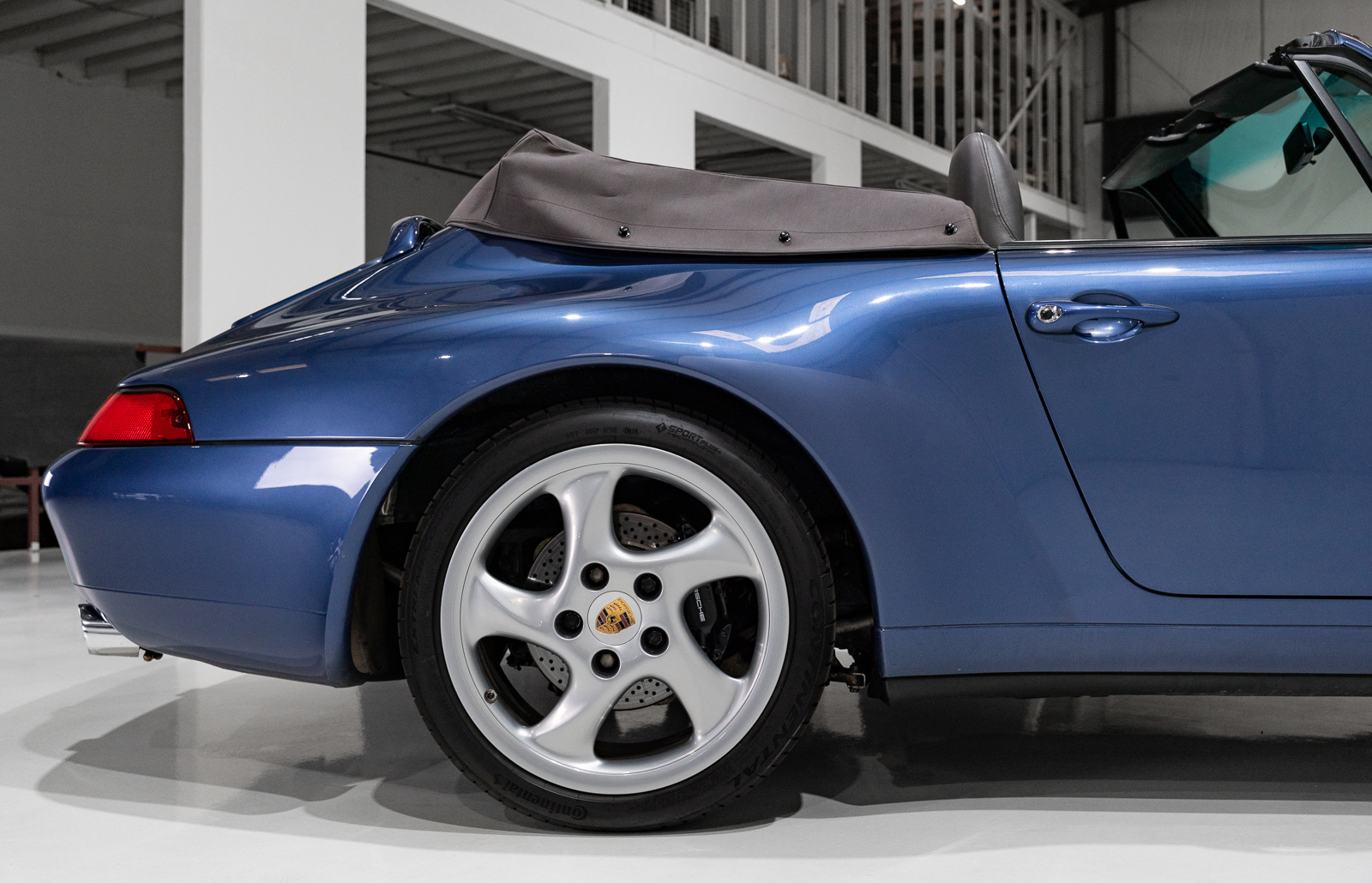 Used 1997 Porsche 911 Carrera Cabriolet RWD image 17