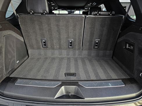 Used 2021 Cadillac Escalade 4WD Sport image 9