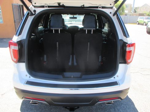 Used 2018 Ford Explorer XLT image 16