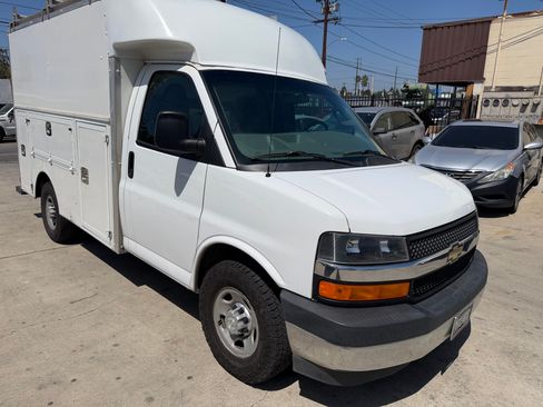 Used 2017 Chevrolet Express 3500 UNAVAIL RWD image 3