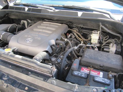 Used 2010 Toyota Tundra 4x4 CrewMax image 78
