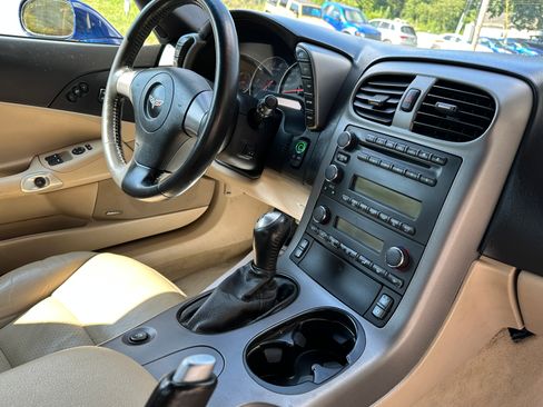 Used 2006 Chevrolet Corvette w/ 3LT image 12