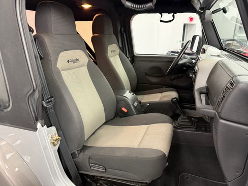 Used 2004 Jeep Wrangler X image 21