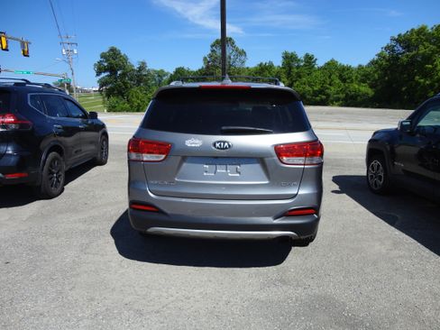 Used 2016 Kia Sorento AWD EX V6 image 4