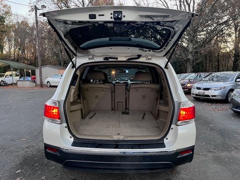 Used 2013 Toyota Highlander SE image 30